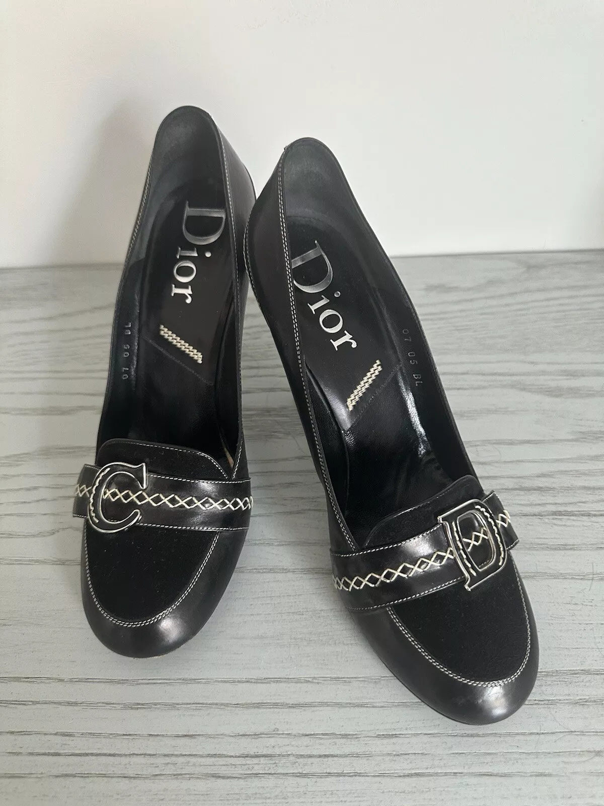 Escarpins noirs Dior avec initiales CD UE taille 40,5. En très bon état