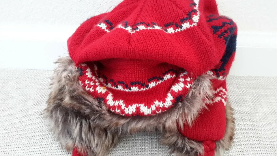 Baby Gap Trapper Hat Christmas Pattern Red/Navy Faux Fur Lined Size S/M EUC - Image 4 of 4
