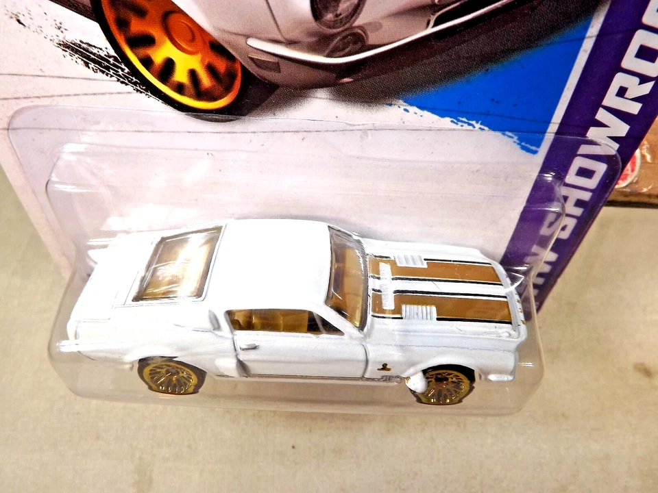 Hot Wheels ERROR #245 HW Showroom-Performance '68 Shelby GT500 2013 blanco Foto 4 de 4