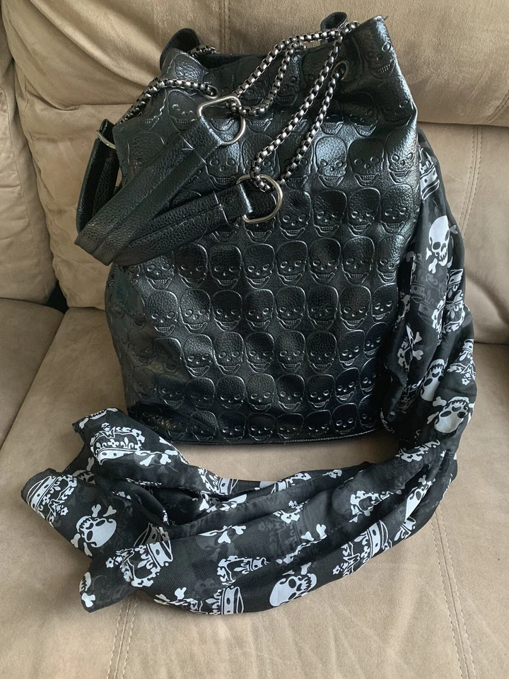 Conjunto de 3 bufandas y mini bolso hobo de hombro de cuero PU con estampado de calaveras para mujer Foto 2 de 4