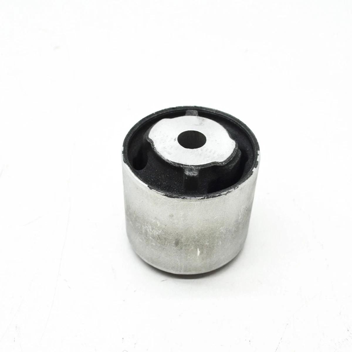 MB M W166 Front Differential Mounting Bearing A1663330814 NEW 