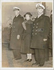 1942 Press Photo Grace Coolidge & officers watch the Smith College class parade