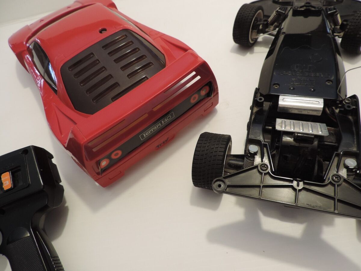 TAMIYA 1/12 SCALE FERRARI F40 RC MODEL CAR WITH REMOTE USED TAMIYA 1/12 SCALE FERRARI F40 RC MODEL CAR WITH REMOTE USED