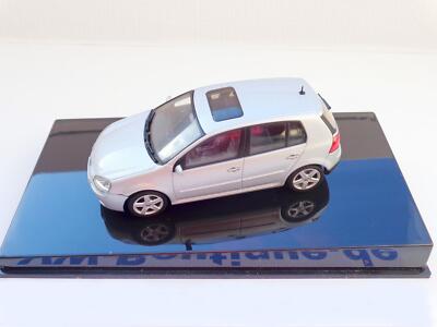 + VOLKSWAGEN VW Golf 5 Modellauto 4 Türen in 1:43 von Autoart  silber NEU