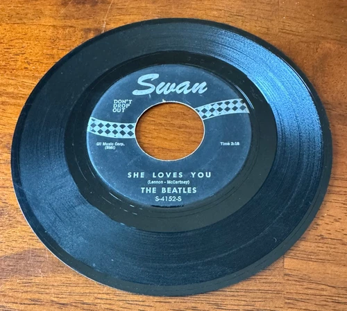 The Beatles - SHE LOVES YOU  /  I'LL GET YOU - SWAN Records - 45rpm  S-4152