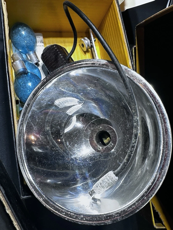 Lote de 2 Kodak Bc y 1 soporte de flash enano y bombillas - tal cual. Foto 3 de 4