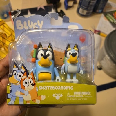 Moose Toys BLUEY SKATEBOARDING Bluey & Bandit Skateboard Action Figure Set NEW