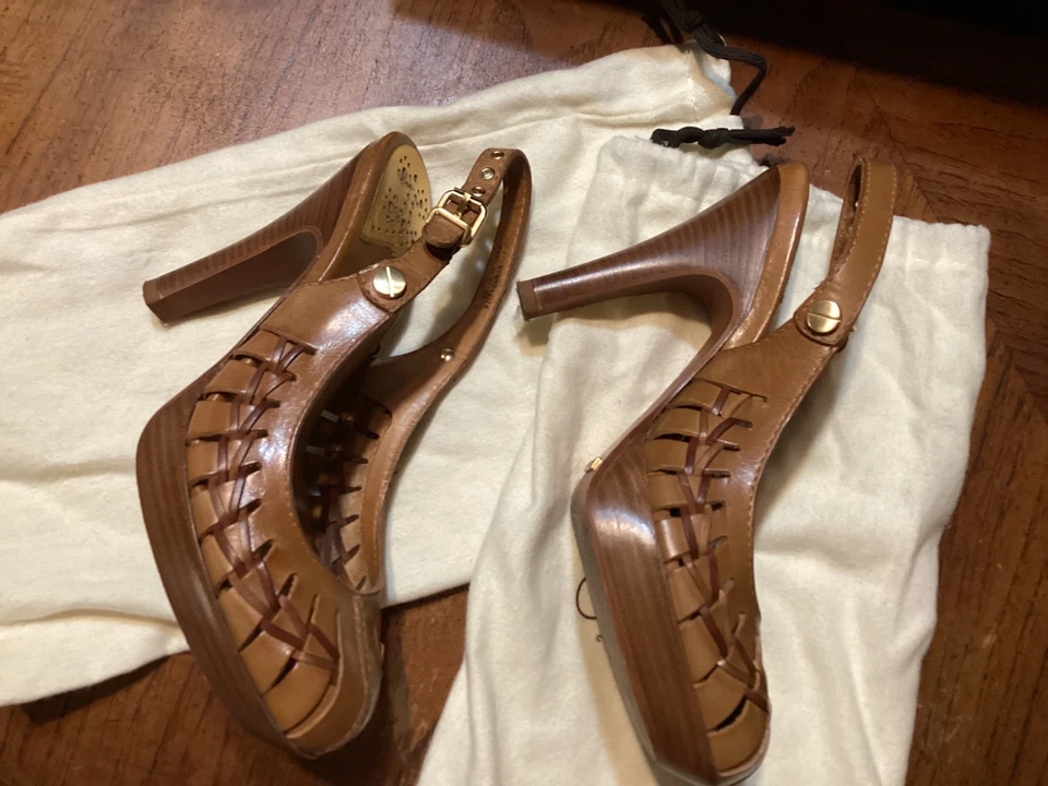 Tacones con cordones Cole Haan para mujer, marrón, 7,5, correa con hebilla Foto 4 de 4