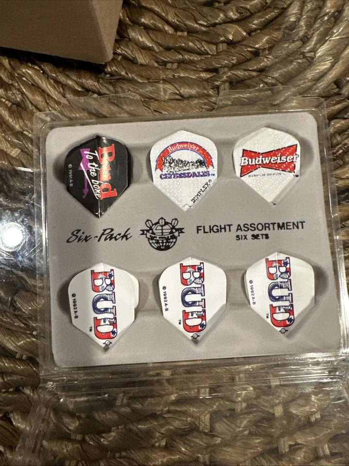 Винтажный Budweiser 6 Упаковок Дартс Полеты Дартс Слово Клайдсдейлс Новый Редкий A - Изображение 2 из 4