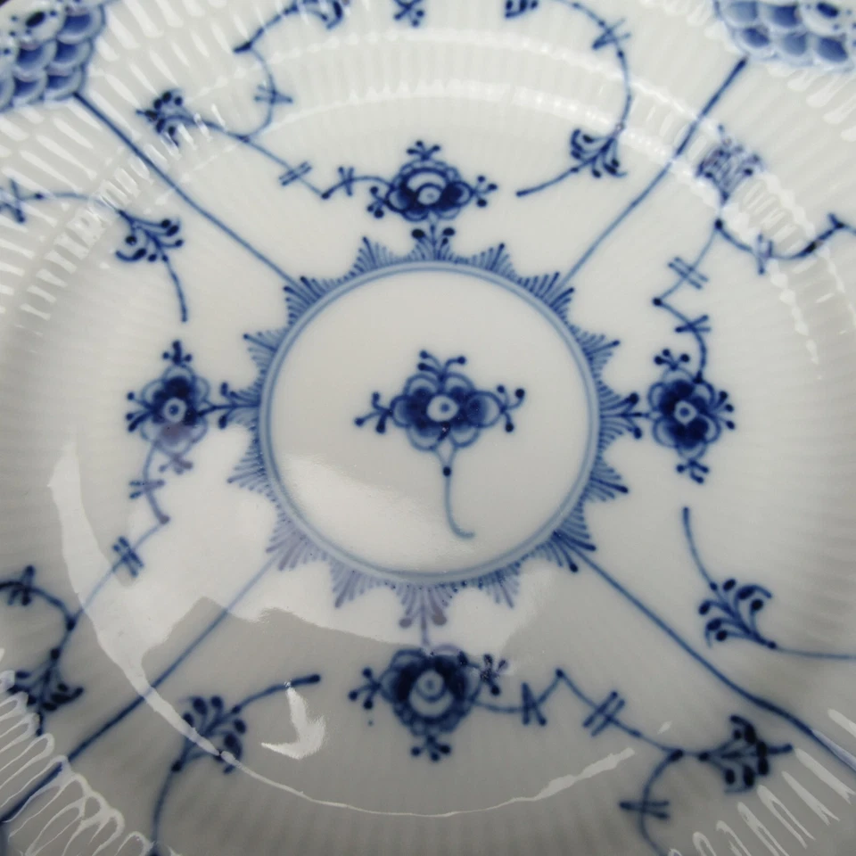 Royal Copenhagen Porzellan Dessertteller Serie Musselmalet Halbspitze 1/574 17cm - Bild 3 von 4