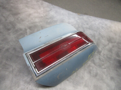 1976 1977 CUTLASS SUPREME TAIL LIGHT ASSEMBLY WITH QUARTER EXTENSION RIGHT SIDE