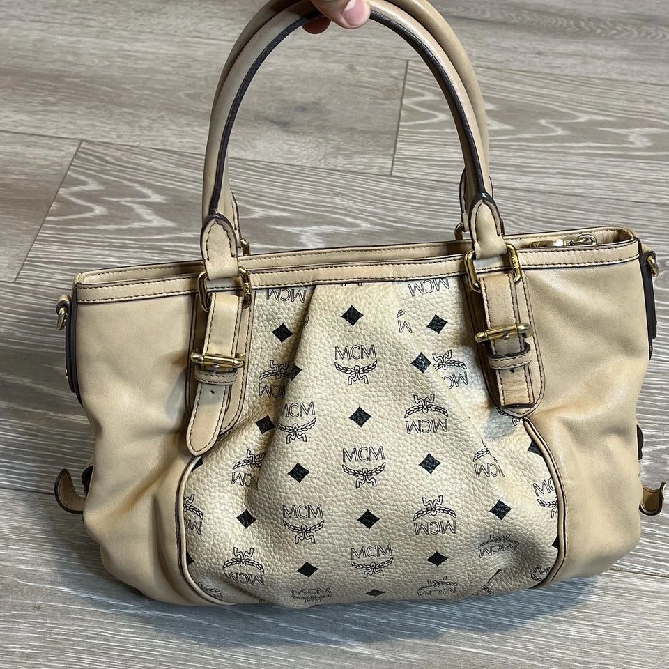 Bolso Bandolera/Bolso de Mano MCM Beige con Logotipo Completo de Cuero Foto 4 de 4