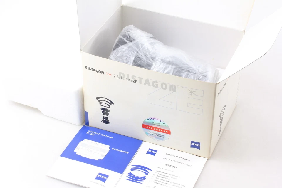 [MINT in Box] Carl Zeiss Distagon T* 15mm F/2.8 ZE Lens for Canon EF Mount Japan - Image 2 of 4