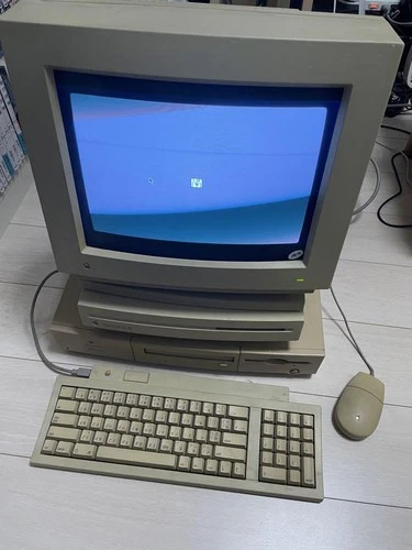 Apple Macintosh Quadra 610, Macintosh LCIII, kolorowy wyświetlacz Macintosh Vintage