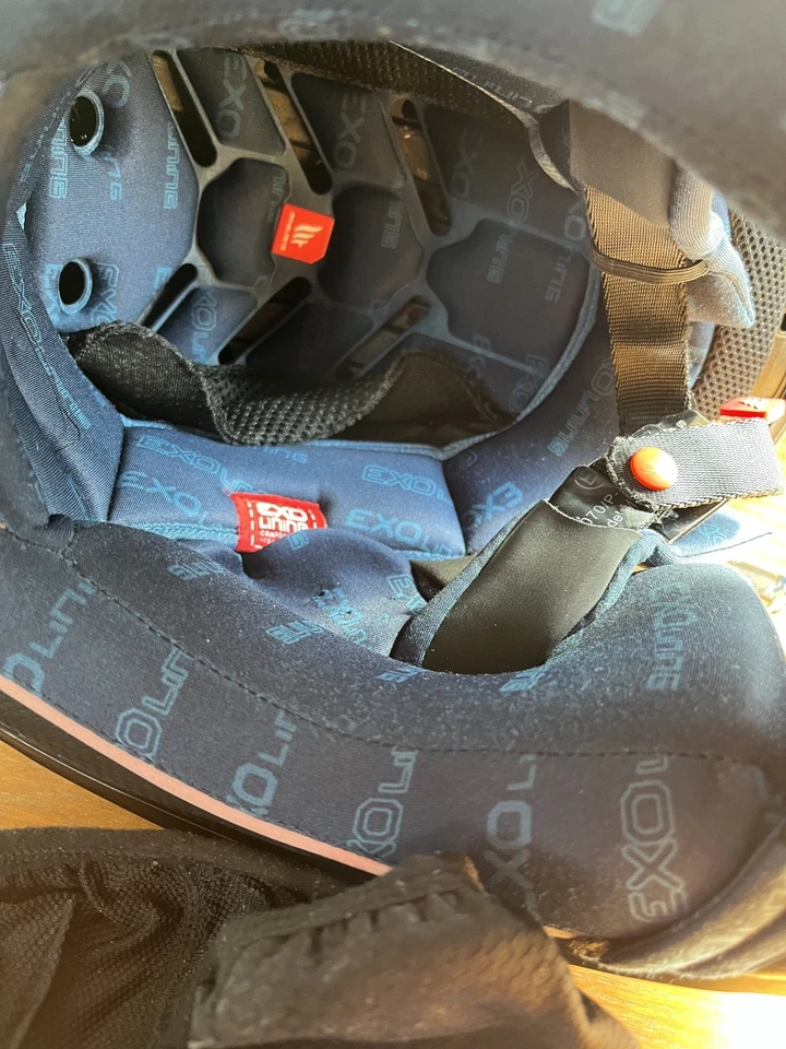 Snake Carbon Ladies crash helmet with accessories - Image 3 of 4