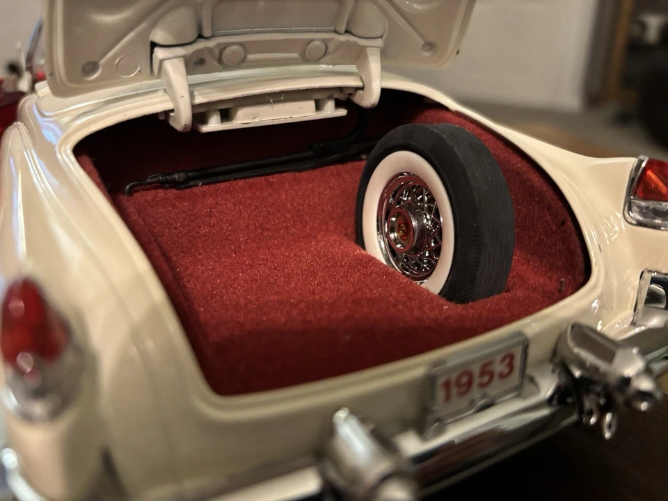 Danbury Mint 1:16 1953 Cadillac Eldorado Convertible Die Cast Base Papers & Case - Image 4 of 4