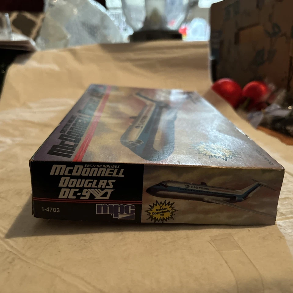 Airplane McDonnell Douglas DC9 - Image 3 of 4