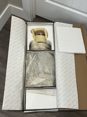 30  Alexa The Snow Bride By Rustie Porcelain Wint Via Wedding Danbury Mint New