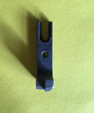 *USED* 143498-SINGER NEEDLE GUARD-FOR SEWING MACHINES *FREE SHIPPING*