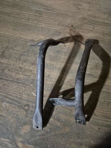 BRACE, FENDER RH