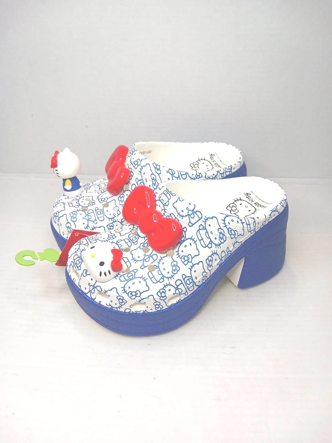 NEW Crocs Hello Kitty 50th Anniversary Blue Glitter Siren Clog Women’s 7 Mens 5