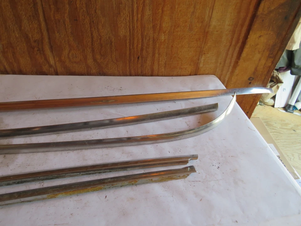 68 AMC AMERICAN RAMBLER ROGUE MOLDURA PARABRISAS DELANTERO Foto 3 de 4