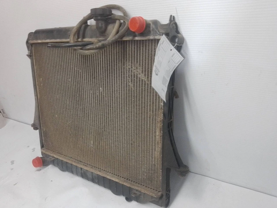 Radiator from 2006 Chevrolet Colorado Manual Transmission 11515232 - Image 3 of 4