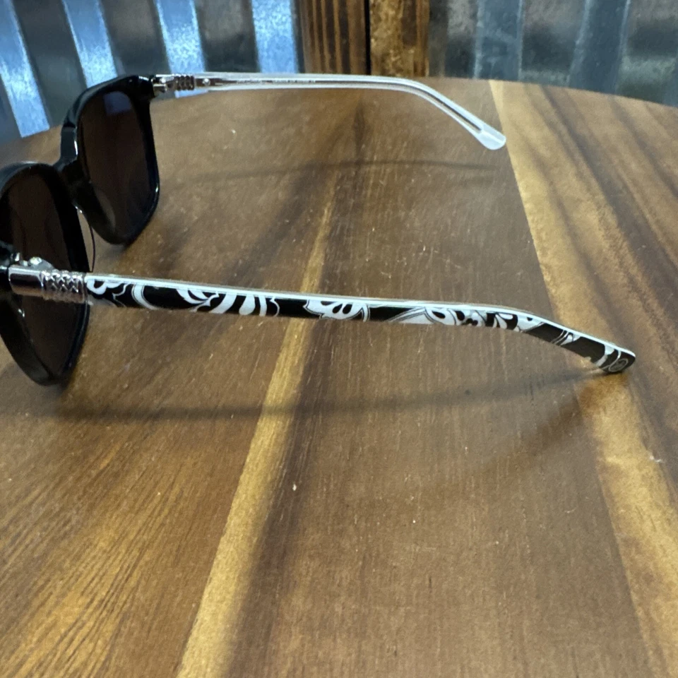 Vera Bradley Midnight Paisley Cat Eye Sunglasses VB UV400 New With Tags - Image 3 of 3