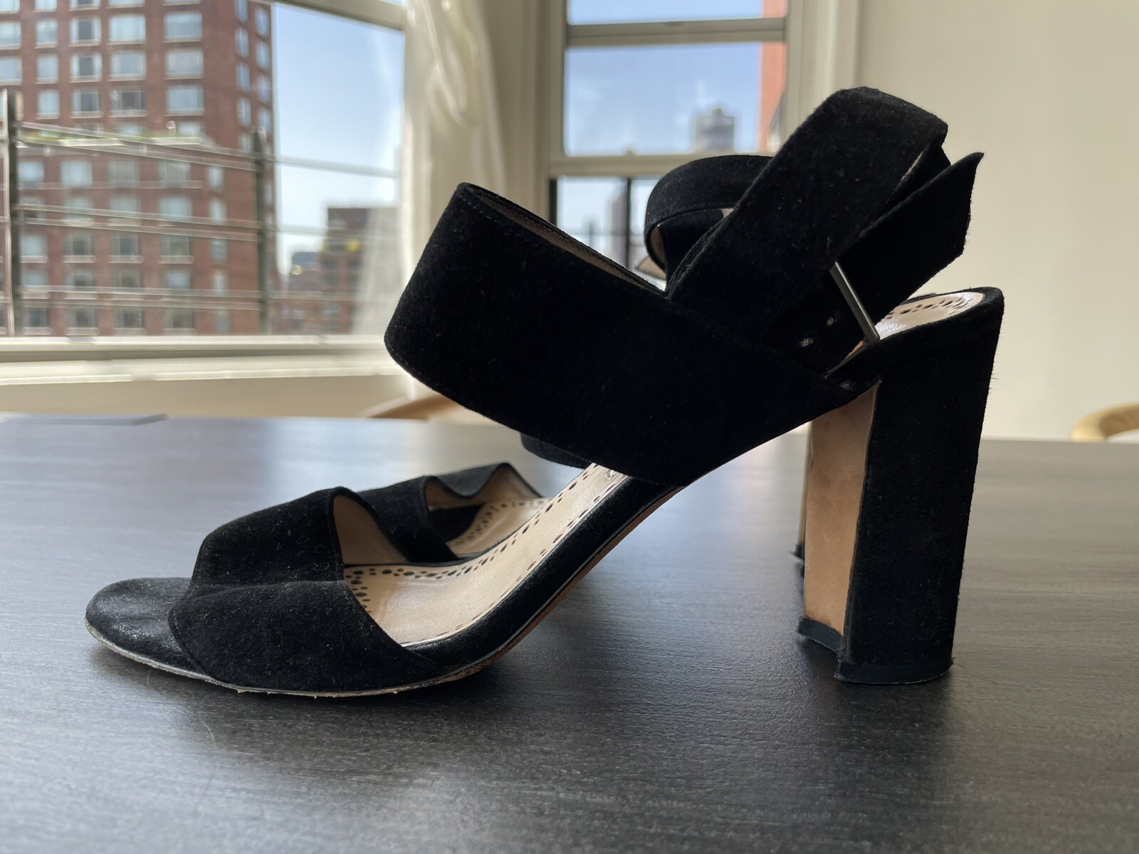Escarpins Manolo Blahnik CPETRA - Cuir Verni Noir - Taille 39.5 - Neuf Avec Boîte