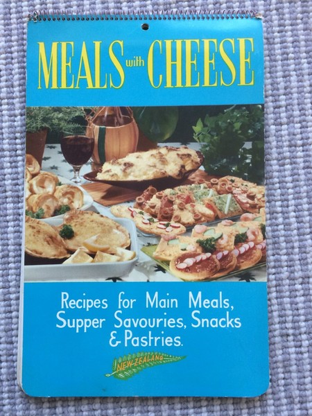 Comidas con queso. Marketing lácteo vintage de Nueva Zelanda. Estilo de calendario en muy buen estado.