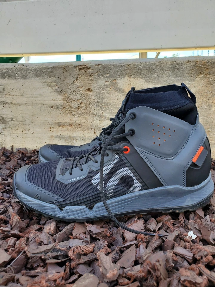 Mountain Biking Shoes - Image 2 of 4