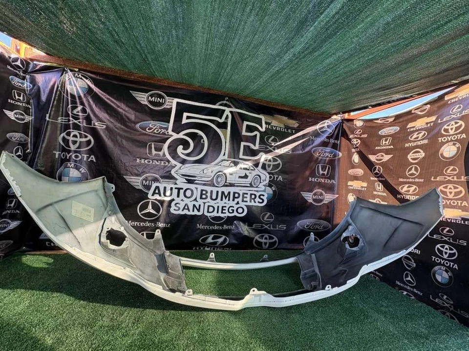 Parachoques delantero Toyota Corolla 2014-2016 OEM con agujeros de luz antiniebla Foto 4 de 4