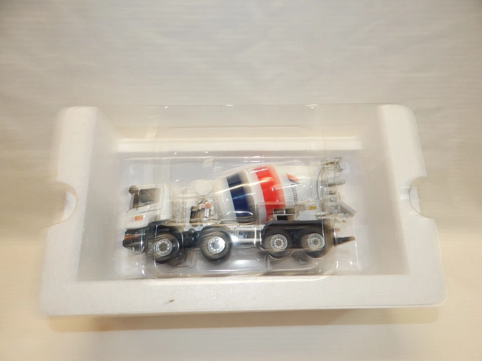 UNIVERSAL HOBBIES SCANIA P380 CEMENT MIXER CEMEX UH5708 BNIB 1:50 SCARCE - Image 3 of 4