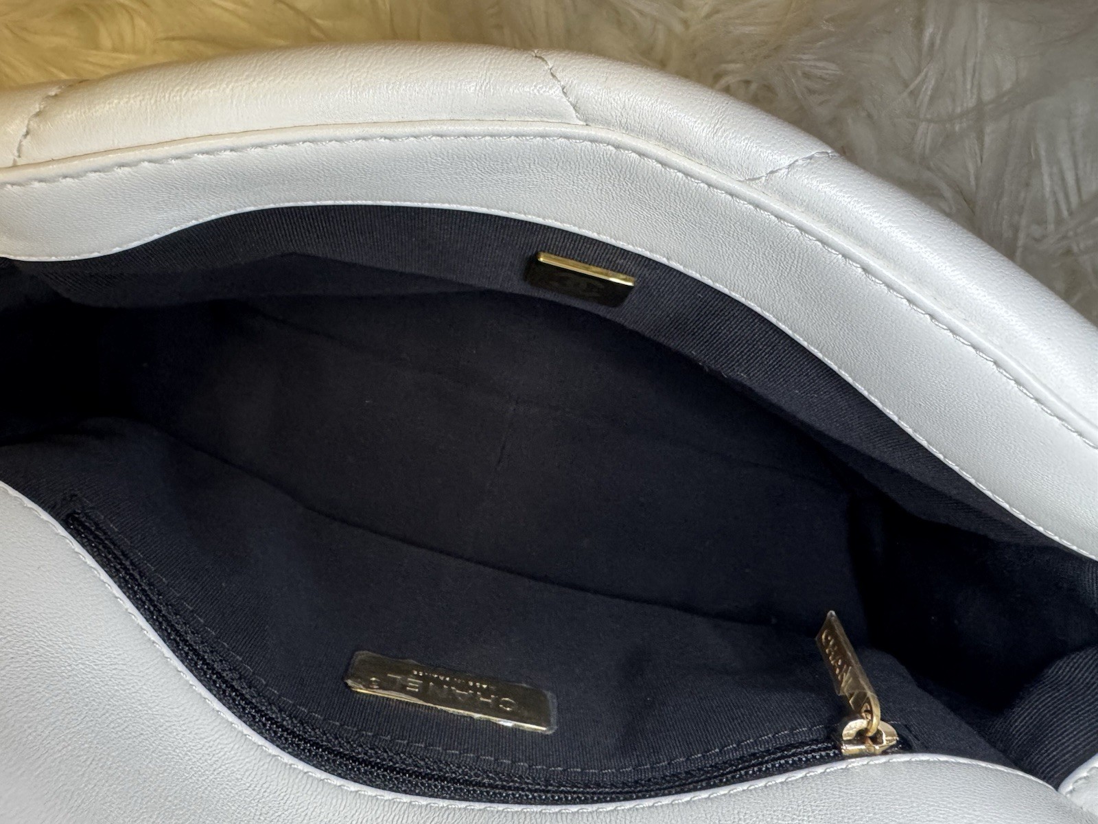 100percent Authentic Chanel 19 Flap Bag Quilted , medium Leather White , Cross-bag ￼ image 6