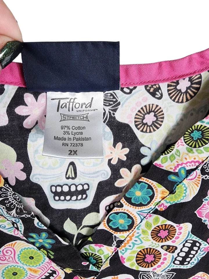 Tafford Stretch Sugar Skull Scrub Top Womens V Neck Size 2x Patterned Nurse - Image 4 of 4