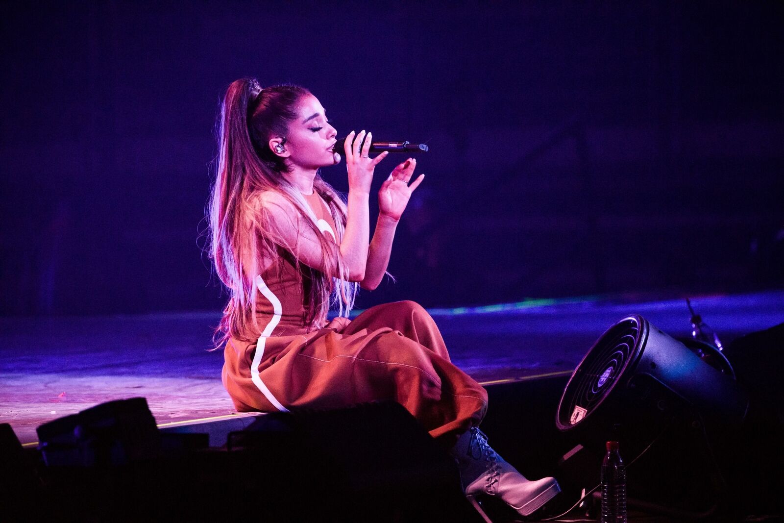 Resultado de imagen para ariana grande forum concert 2019