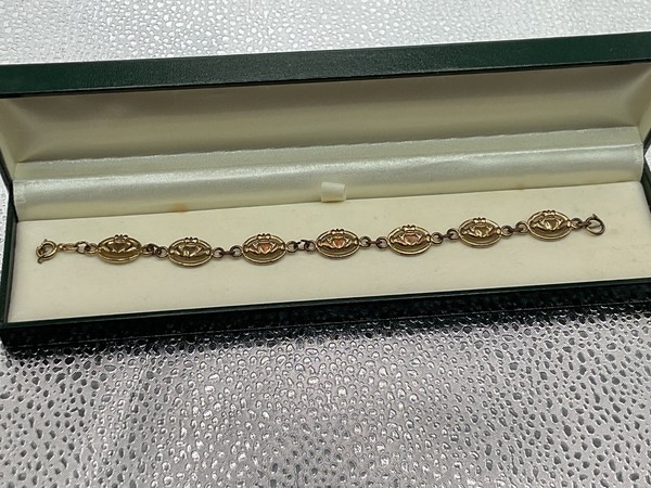 Alternate view of Vtg Signed Soldor Ireland Gold Plated Claddagh Link Bracelet New Box