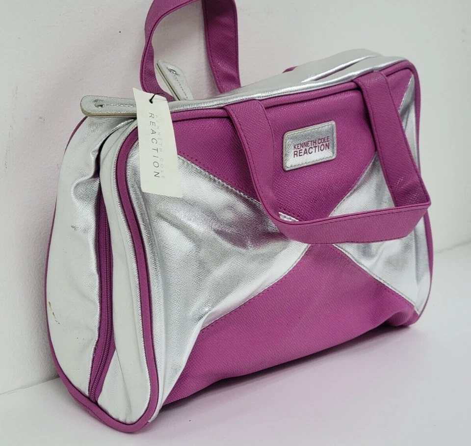 Bolsa de maquillaje Kenneth Cole Reaction fucsia/plateada fin de semana/nuevo con etiquetas) Foto 3 de 4