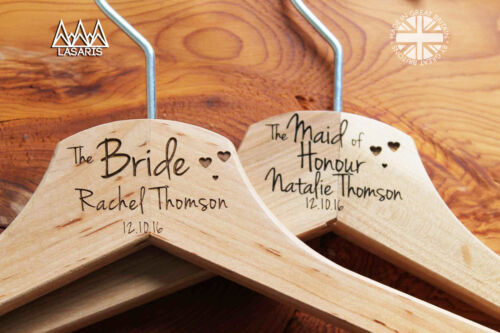 Personalized Engraved Wedding Dress Hanger in Wood or White - Hearts - Afbeelding 1 van 1