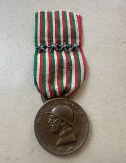 MEDAGLIA FUSA BRONZO NEMICO GUERRA ITALO AUSTRIACA CON 4 STELLETTE ARGENTO ww1
