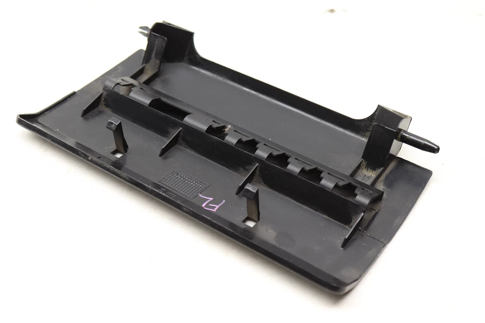 AUDI A6 1996-1997 - Cubierta de batería 701972567 Foto 2 de 4