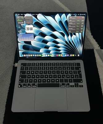 Apple MacBook Air 13,6'' M2 (2022) 16GB RAM 256GB SSD Silber macOS Tahoe