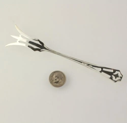 Webster 3 Prong Lettuce Server - Sterling Silver Collectors Vintage Pierced - Image 4 of 4