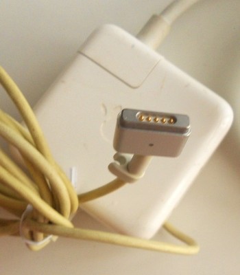 APPLE-- 45W MagSafe 2 Power Adapter für MacBook Air Netzteil - Weiß - gebraucht