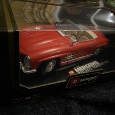 Bburago Mercedes-Benz 300 SL Roadster 1957 1/18 Scale 3023 Red Diecast Model