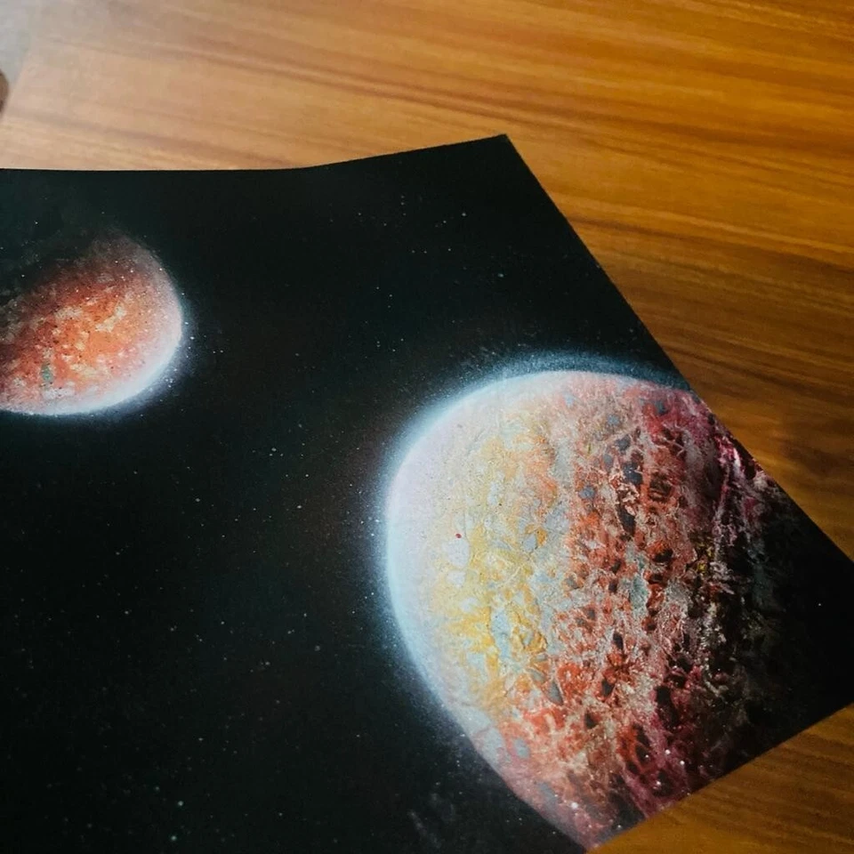 Crimson Celestial Duo - 手工制作喷漆行星艺术纸上 — 第 4/4 张图片