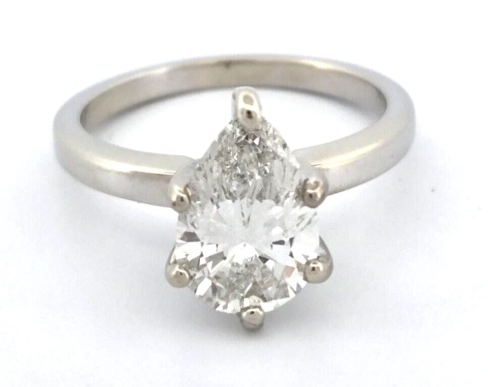 Anillo de compromiso solitario de diamantes de 2,01 quilates de oro blanco de 14 quilates corte pera creado en laboratorio Foto 3 de 4