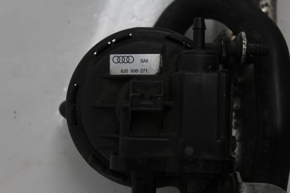 Audi TT 2009-2014 2,0 L bote de detección de fugas 8J0 906 271 OEM Foto 4 de 4