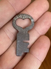 Antique SWEET-HEART SHAPE Flat Key Cabinet Box Trunk Desk Lock Steampunk BENT