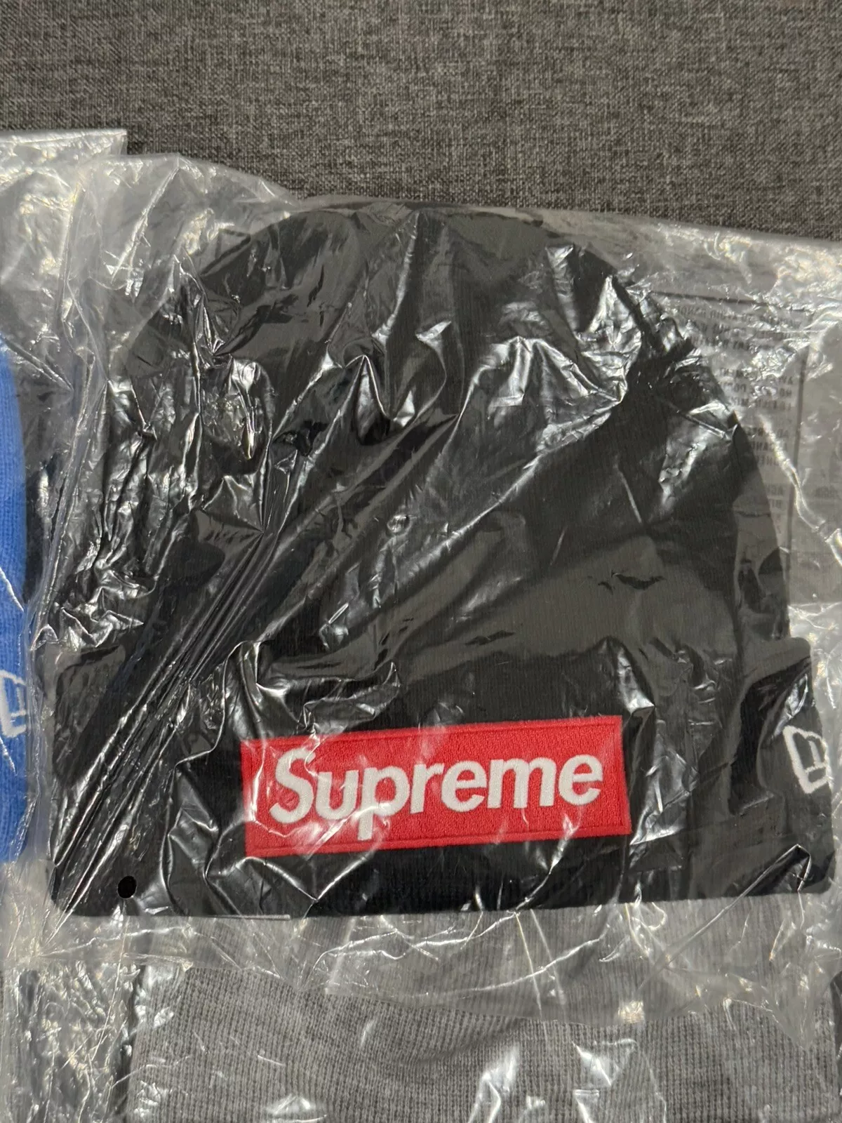 Bonnet Supreme New Era boîte logo FW22